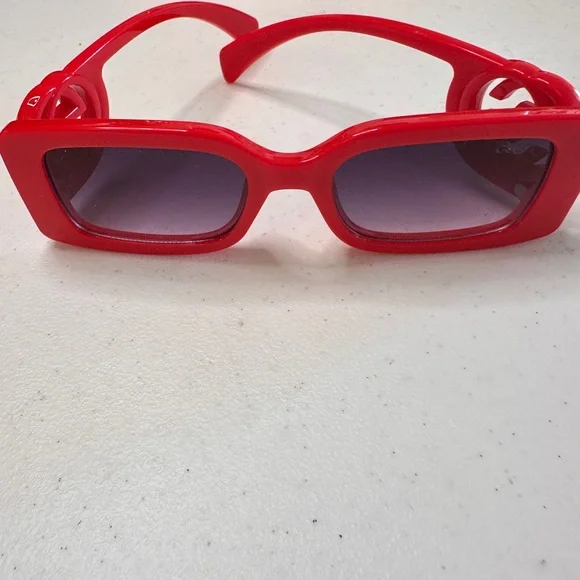 Gucci Red Sunglasses with Logo Detail - Picture 3 of 7